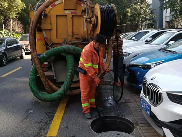 北湖排污管道清淤